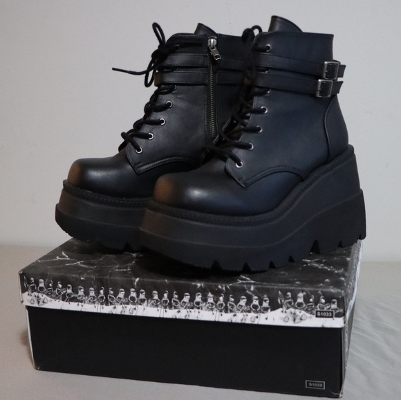 Demonia Shoes - Black demonia platform